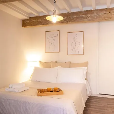 Orange Tuscany Flat Apartment