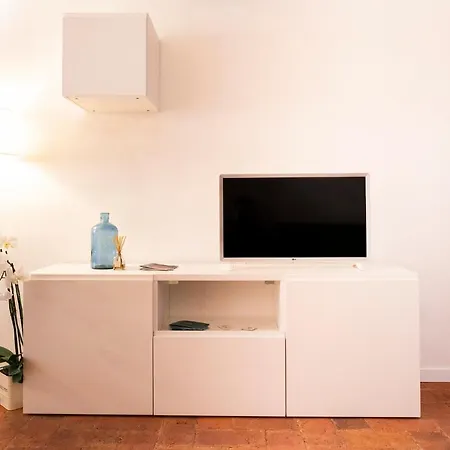 Orange Tuscany Flat * San Miniato