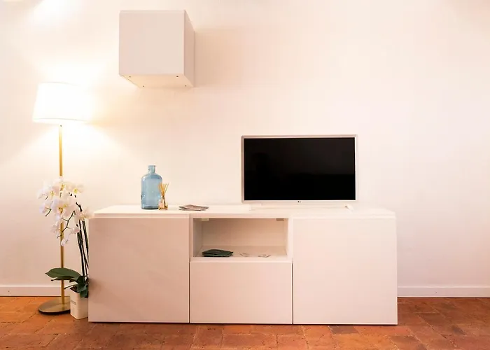 Orange Tuscany Flat * San Miniato