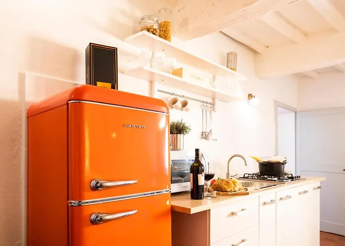 Orange Tuscany Flat * San Miniato